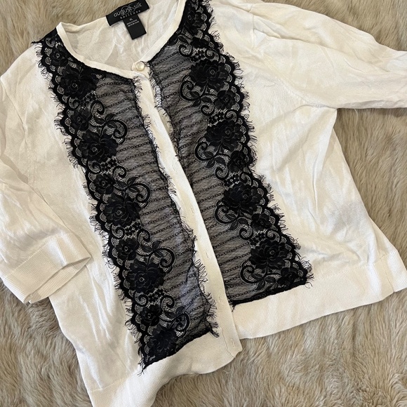 Sweaters - White and Black Lace detail cardigan Size XL